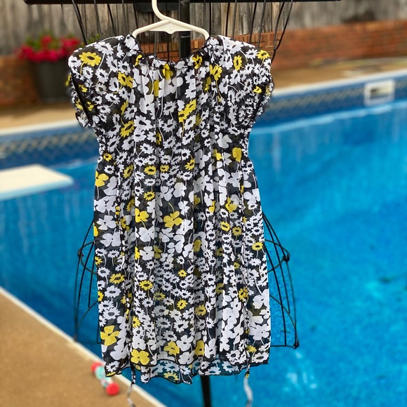 4 for $20 girls top. Size 5/6 - Picture 3 of 3